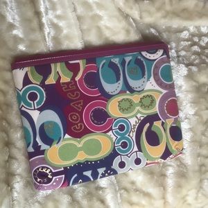 COACH Large Multifunctional pouch